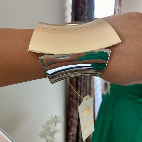 Eye Candy LA Cleo Cuff Bracelet - Picture 4 of 4